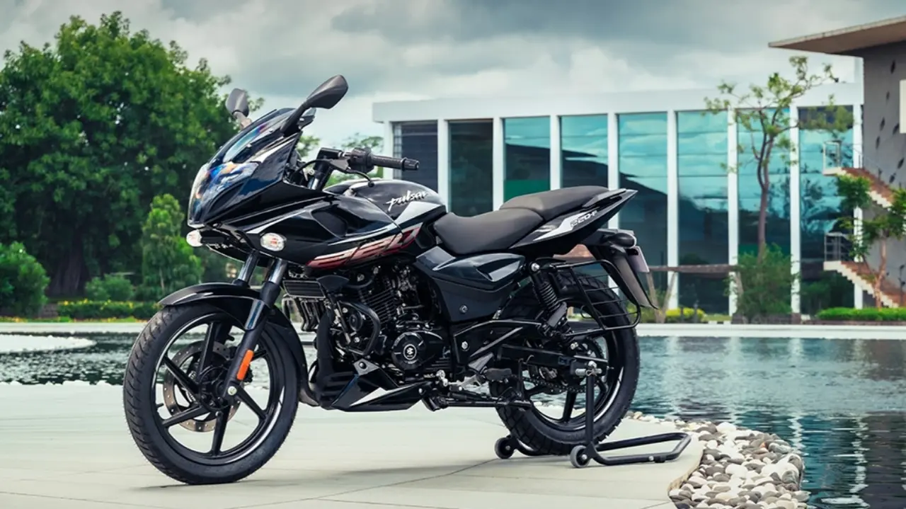 नया अवतार में आ चुकी है, Bajaj Pulsar 220F स्पोर्ट्स बाइक 220 सीसी के एक पावरफुल इंजन के साथ देखे क्या होगा इसकी कीमत और क्या है इसमें खास 