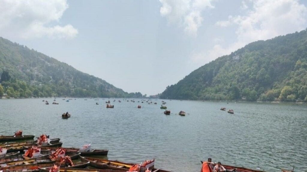Nainital: Silt Removal Begins from Naini Lake After a Decade"