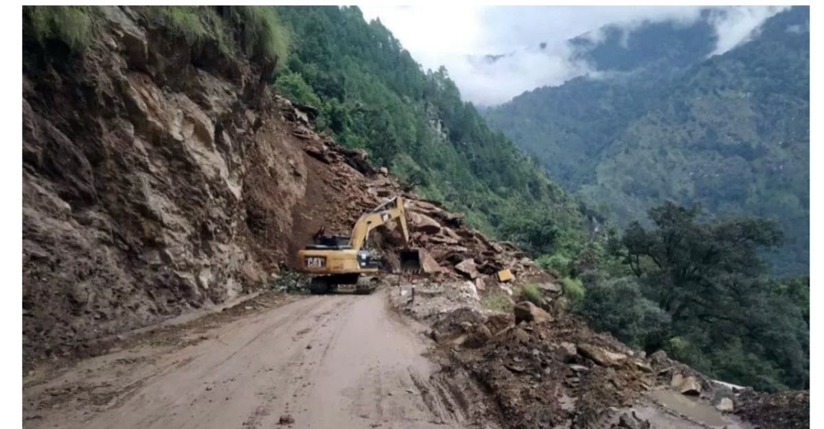 Kedarnath: केदारनाथ यात्रा में बड़ा हादसा: जंगलचट्टी में भूस्खलन से दो यात्रियों की मौत, तीन घायल, एक लापता 2 Uttrakhand kedarnath route landslides