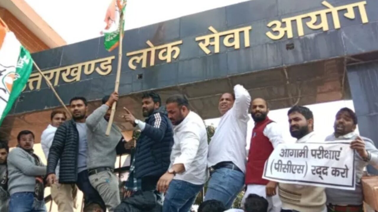 UKSSSC Paper Leak: युवाओं का गुस्सा देहरादून में उफान पर